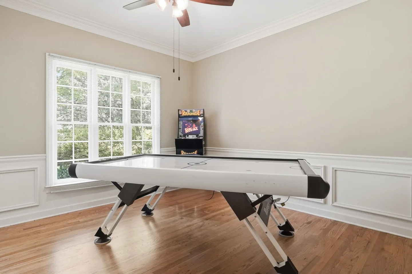 Game and recreation area with table seating